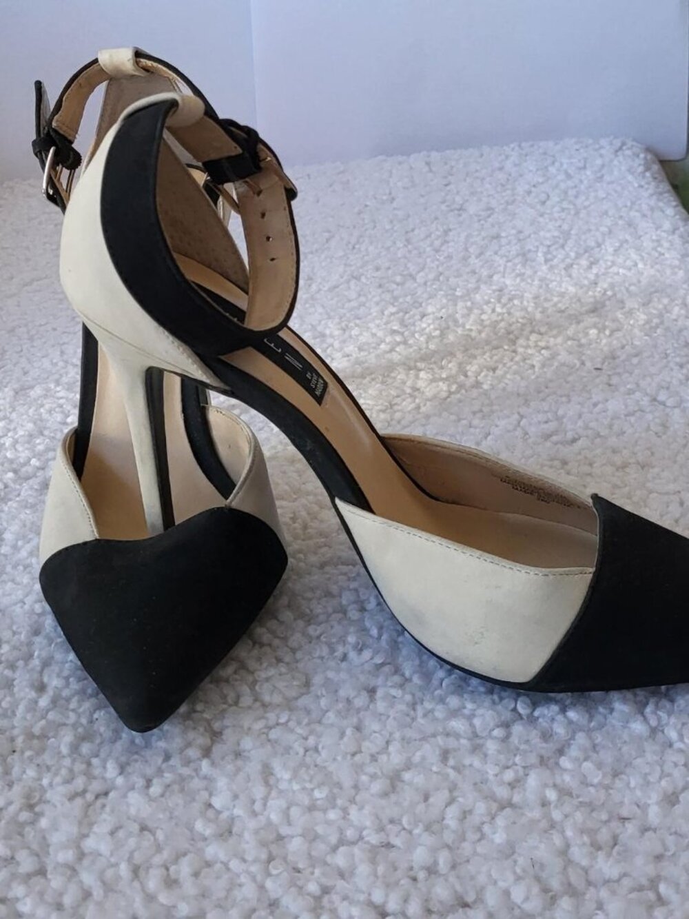 STEVEN by STEVE MADDEN 4" BLACK-WINTER WHITE TWO TONE HEELS - SIZE 7 - NWOT - Picture 4 of 10